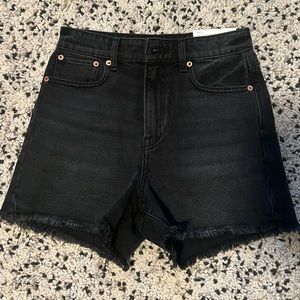 American Eagle High Rise 90’s Boyfriend Short. New with tags never worn. Black